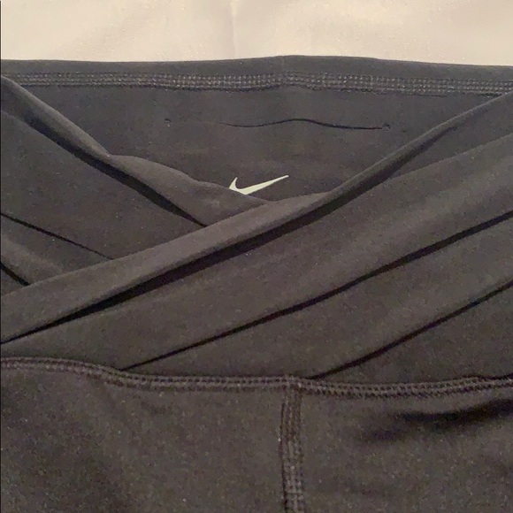 Flattering v tummy control - Picture 3 of 4